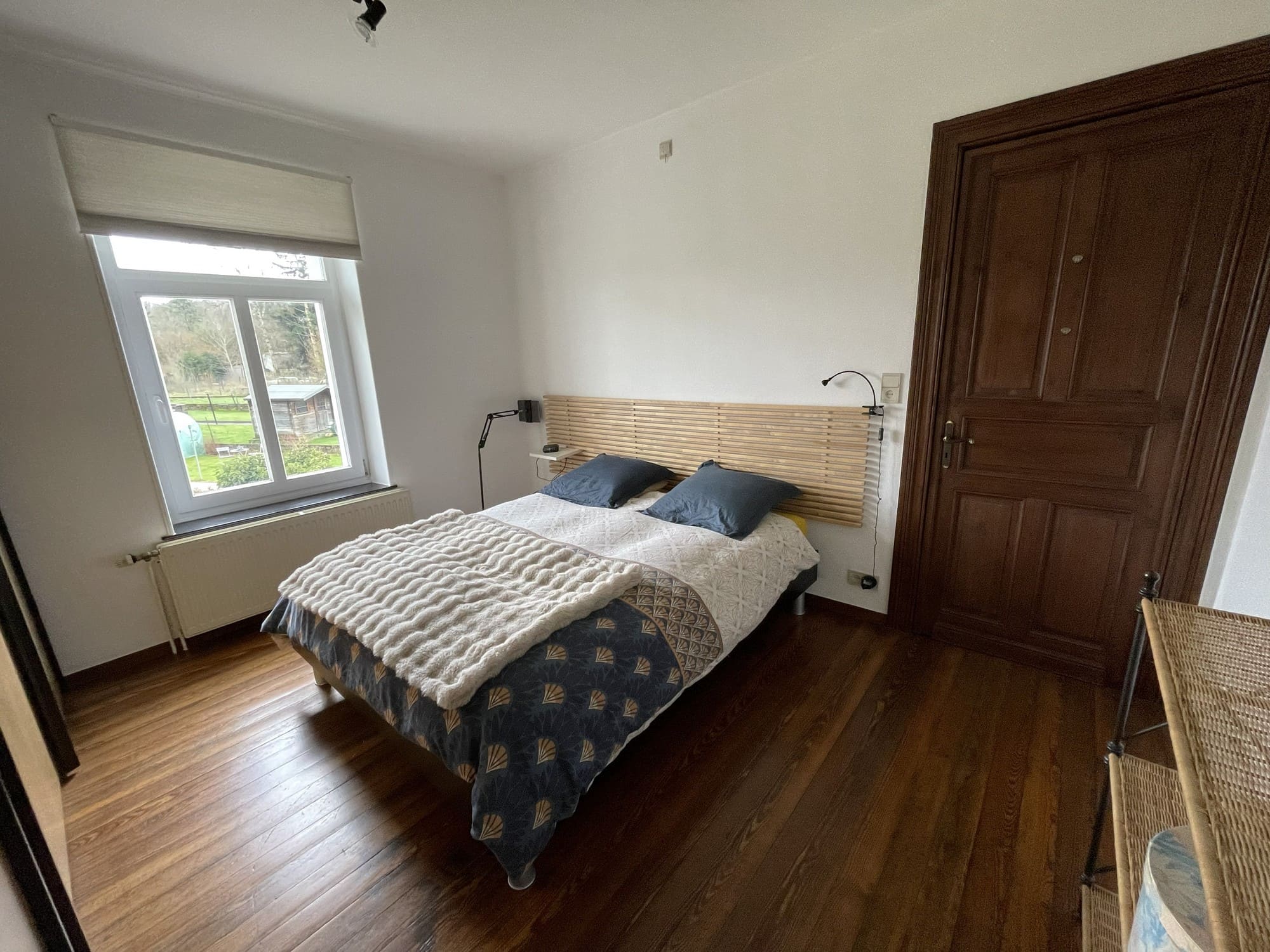 Maison d'habitation avec jardin et garage